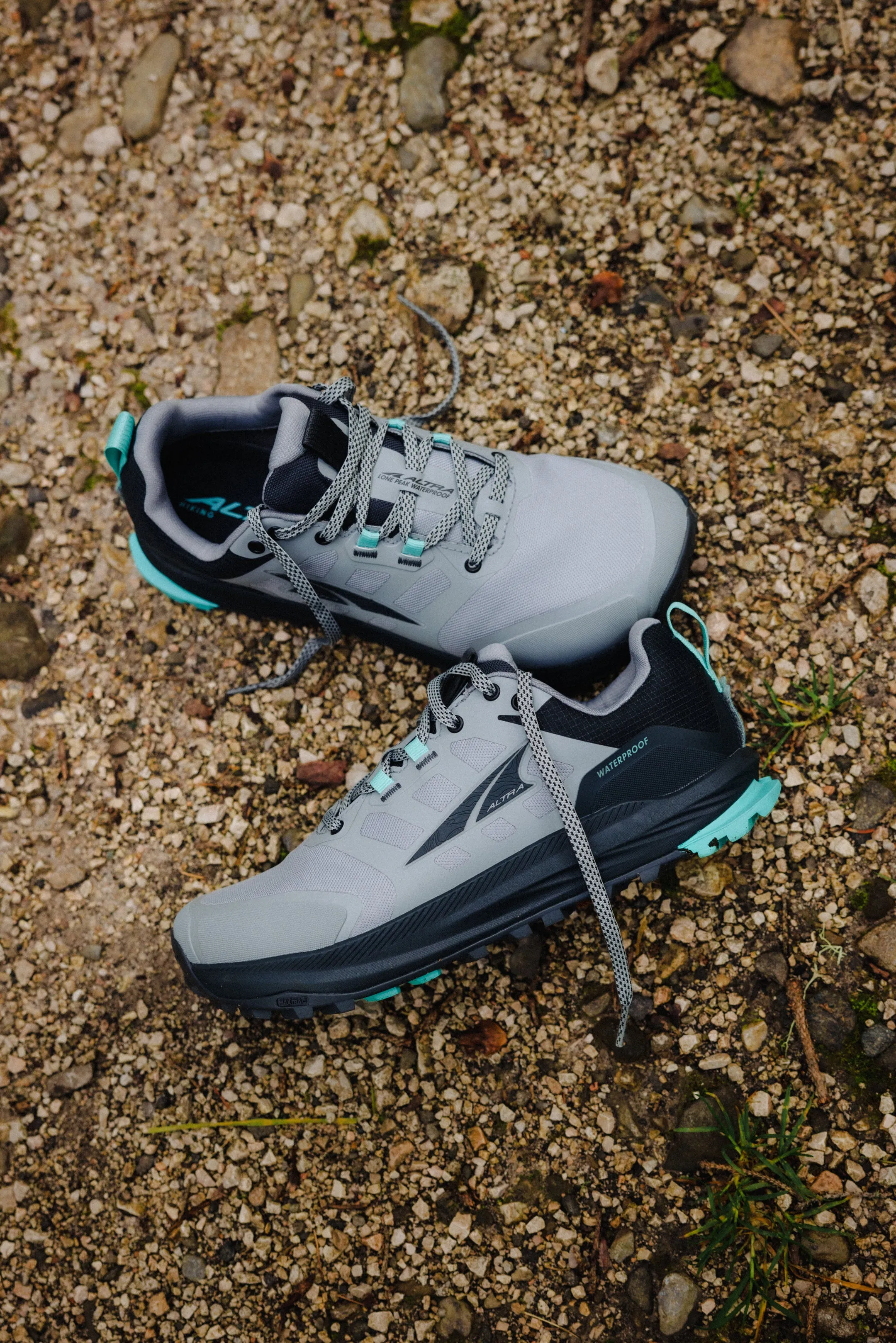 Altra Lone Peak 9 Waterproof Low Womens  Black/Gray