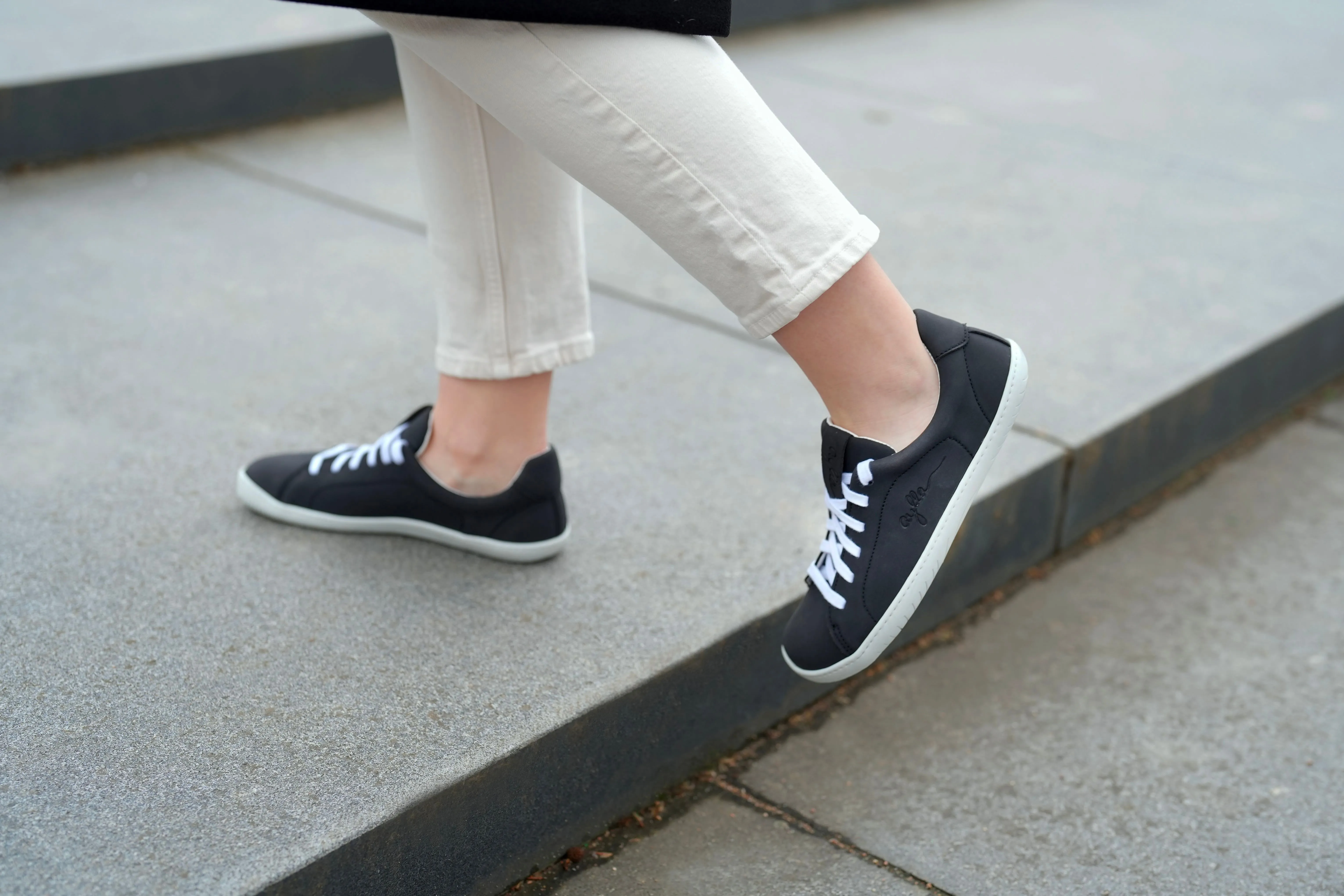 Aylla Keck Mens Black / White