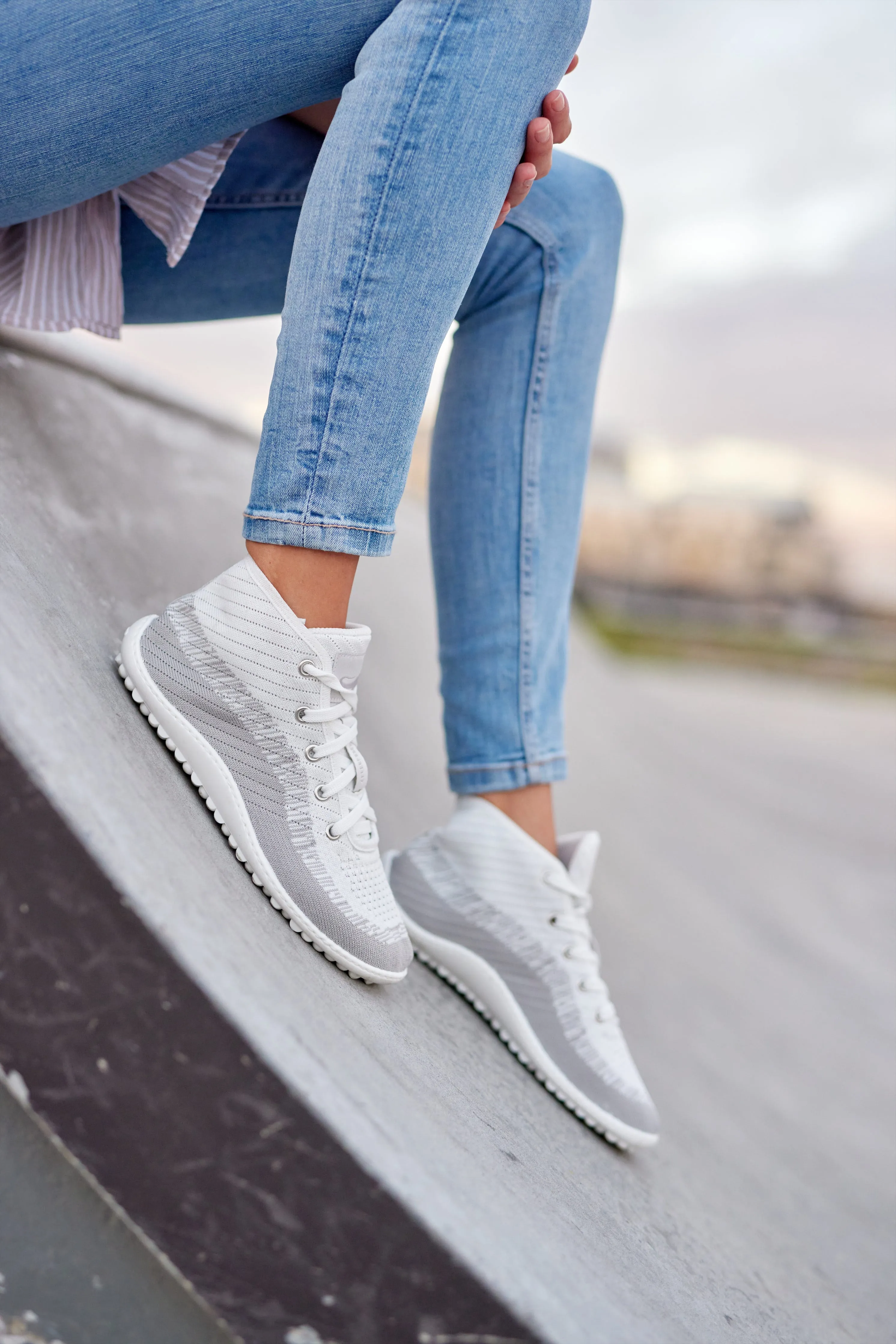 Leguano Stream  White