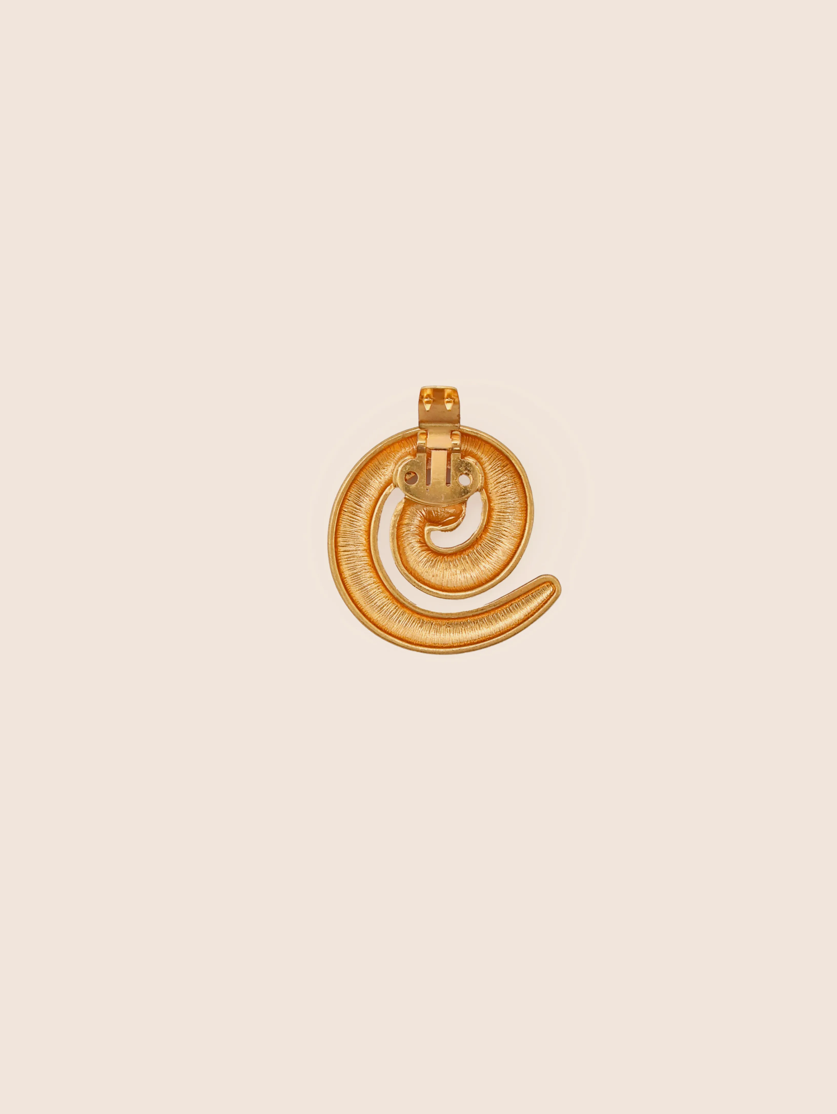 Swirl Clip Gold Maguire