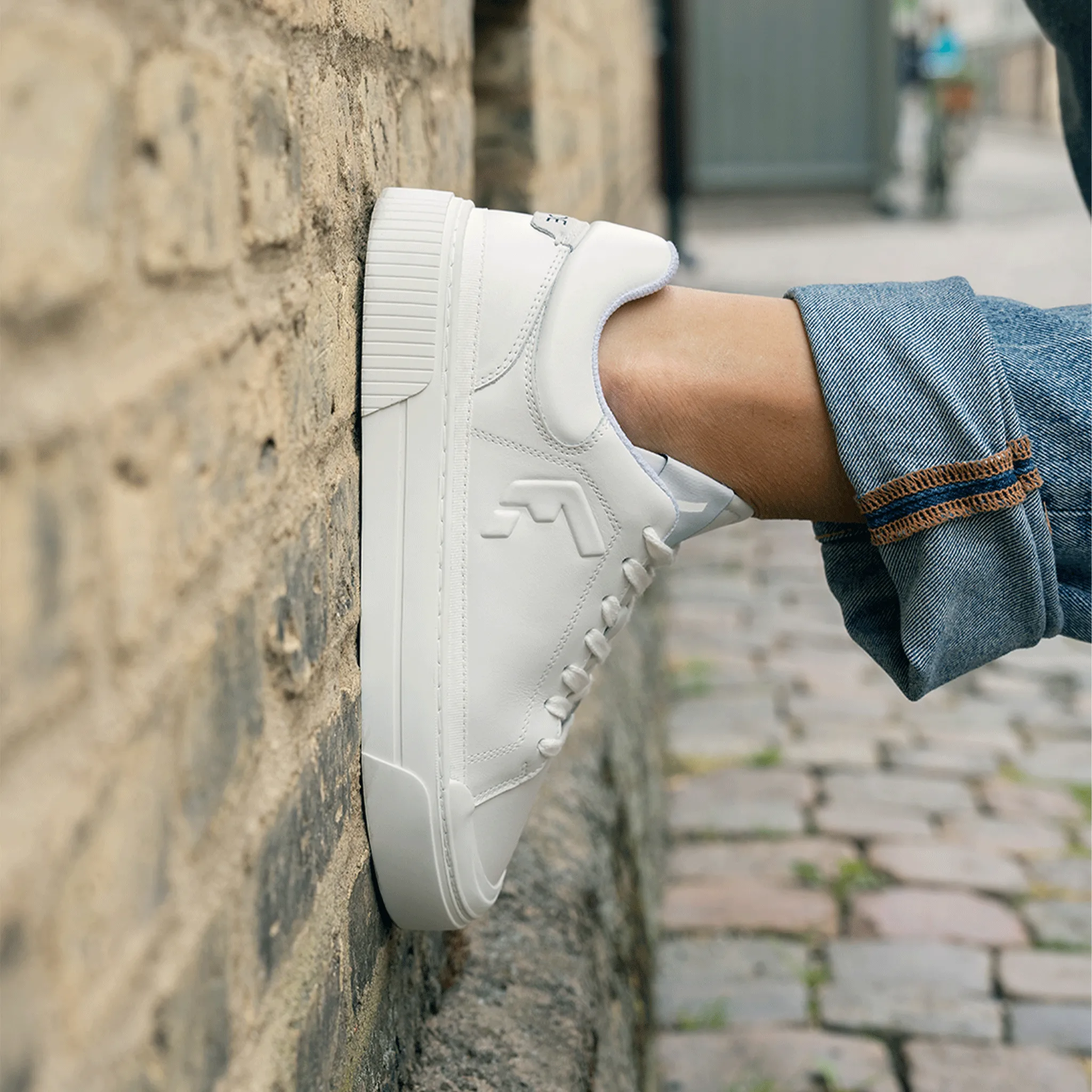 Wyde Arcus   All White